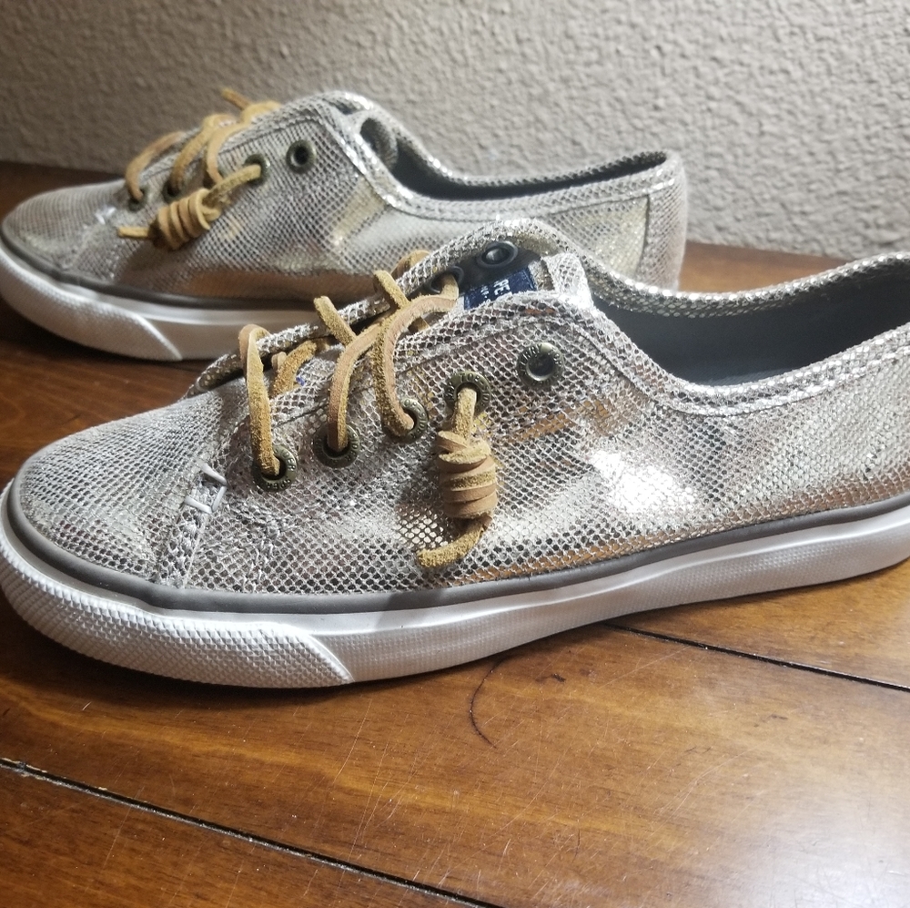 Gold No Tie Sperrys. Size 6.